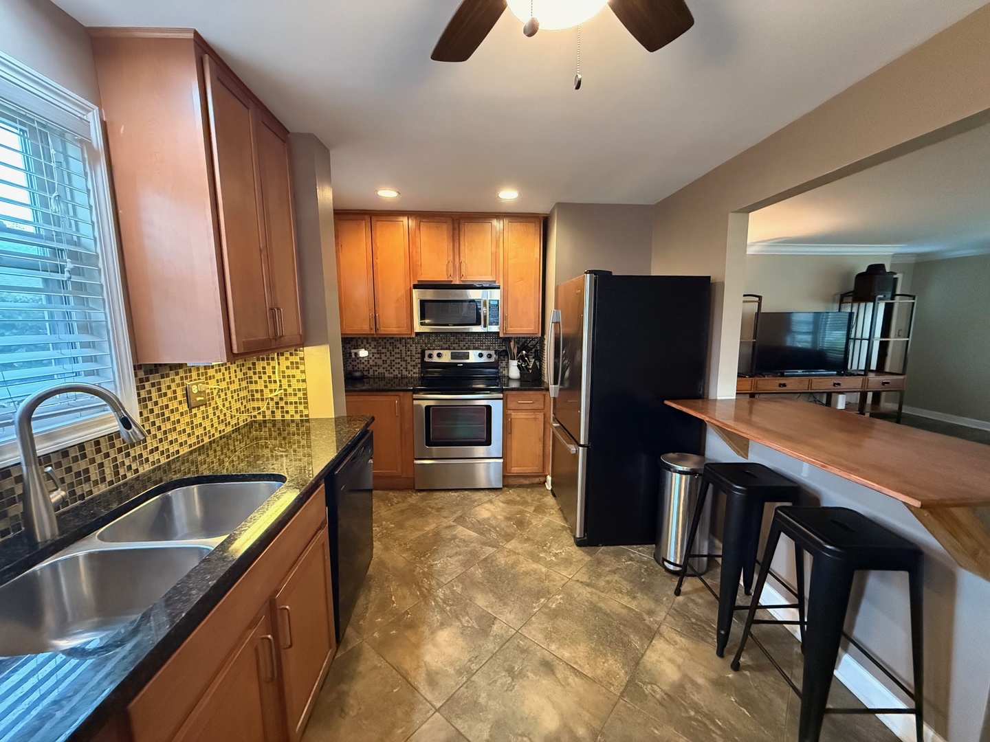 171 N Elmwood Avenue, Wood Dale, IL 60191