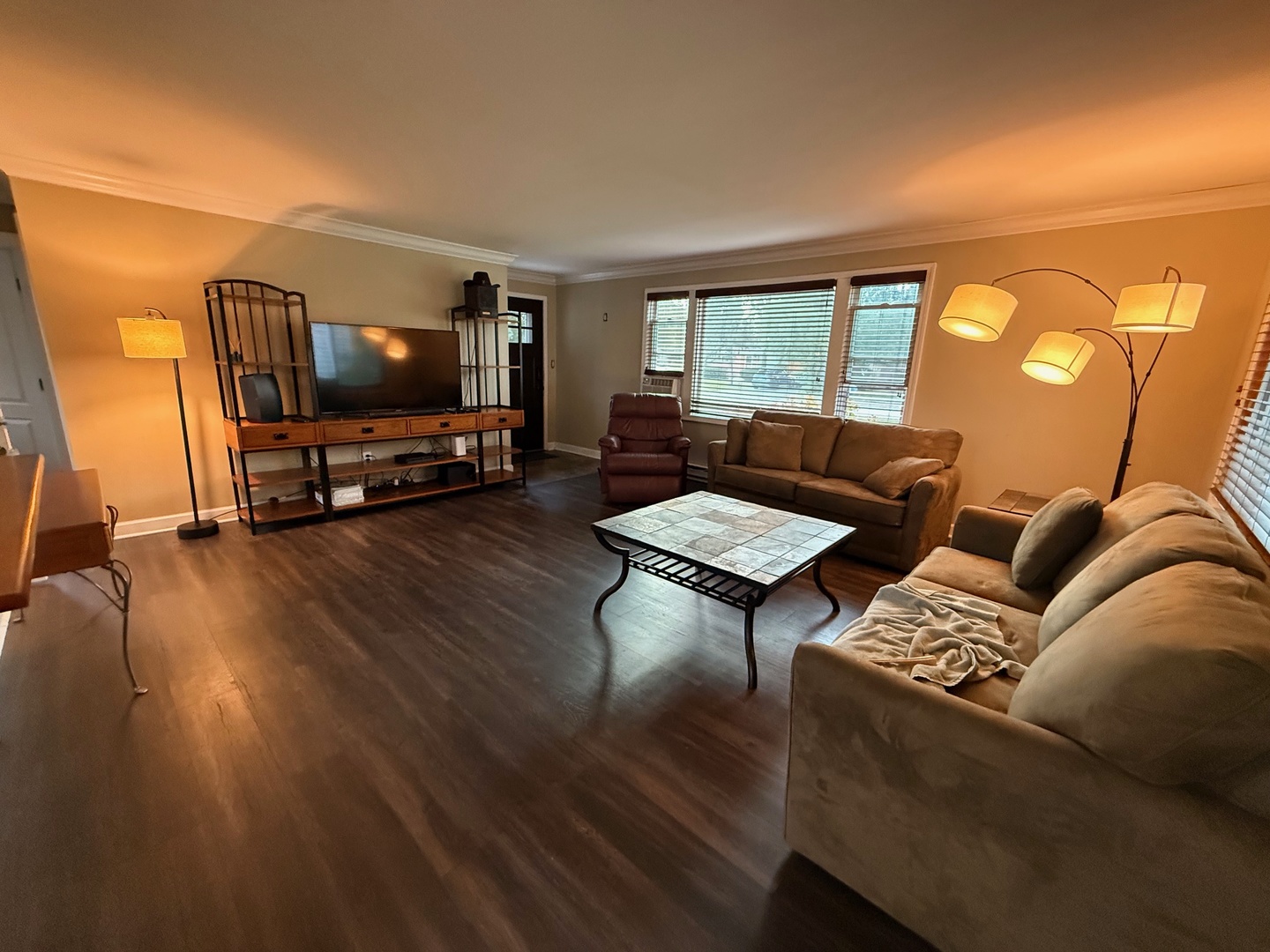 171 N Elmwood Avenue, Wood Dale, IL 60191