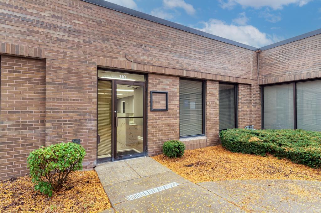 4260 Westbrook Drive #110, Aurora, IL 60504