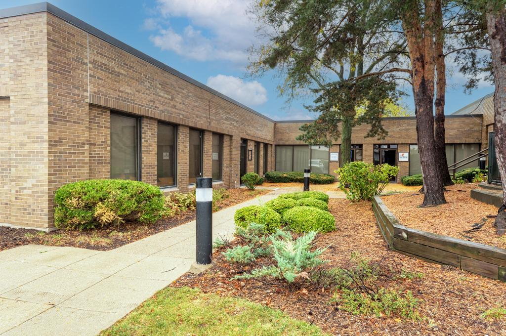4260 Westbrook Drive #110, Aurora, IL 60504