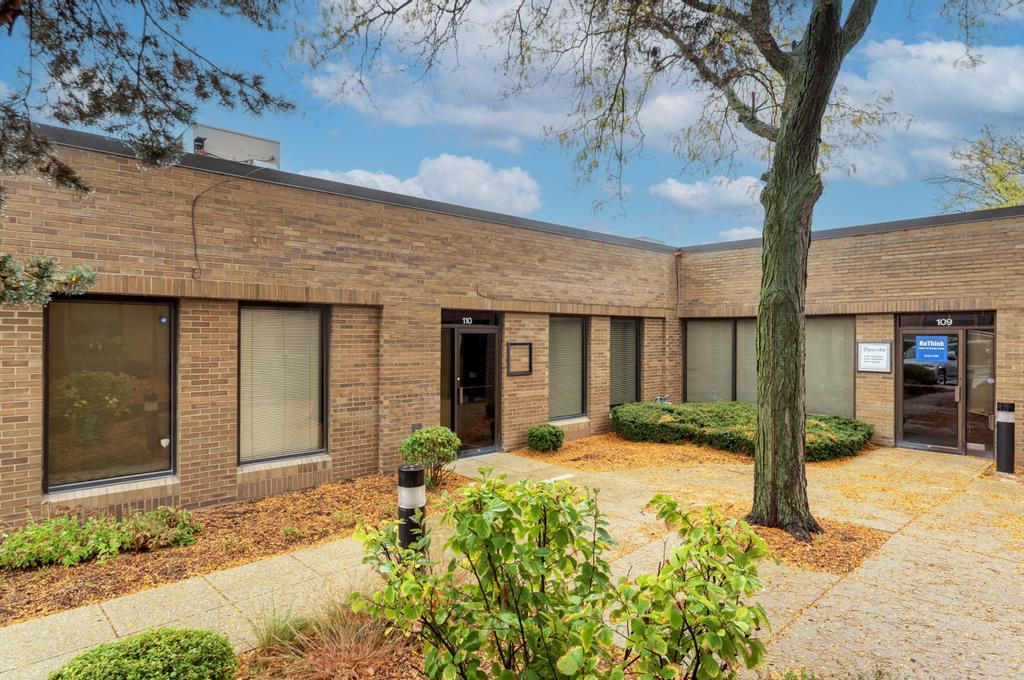 4260 Westbrook Drive #110, Aurora, IL 60504