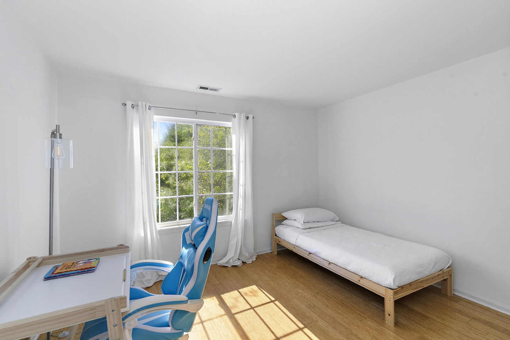 1823 Kelberg Avenue, Hoffman Estates, IL 60192