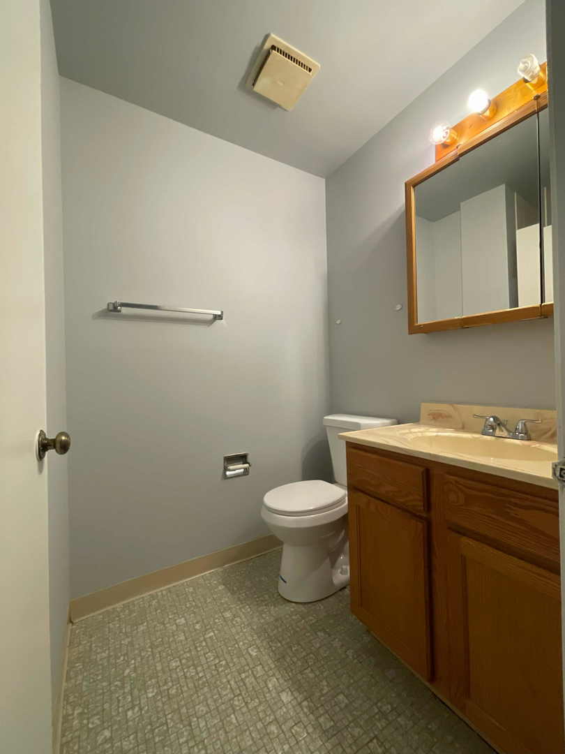 202 S Waters Edge Drive #201, Glendale Heights, IL 60139