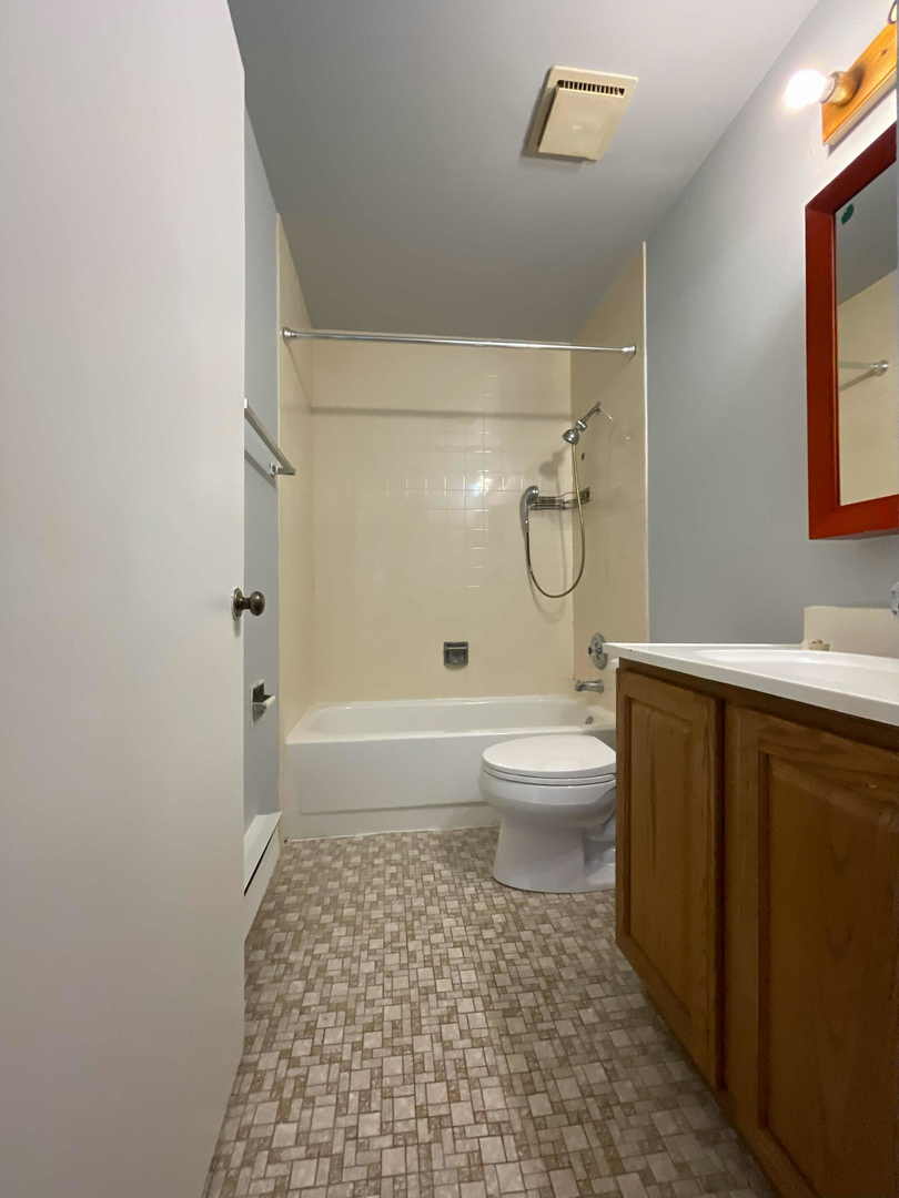 202 S Waters Edge Drive #201, Glendale Heights, IL 60139