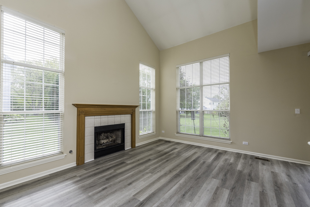 17876 W Braewick Road, Gurnee, IL 60031