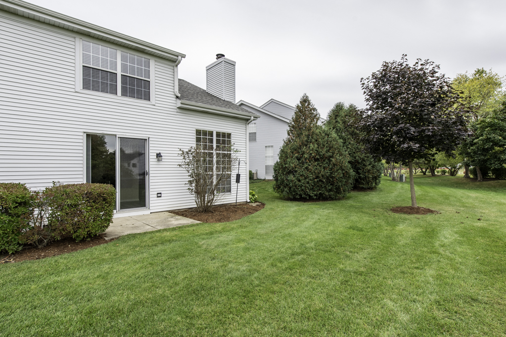 17876 W Braewick Road, Gurnee, IL 60031
