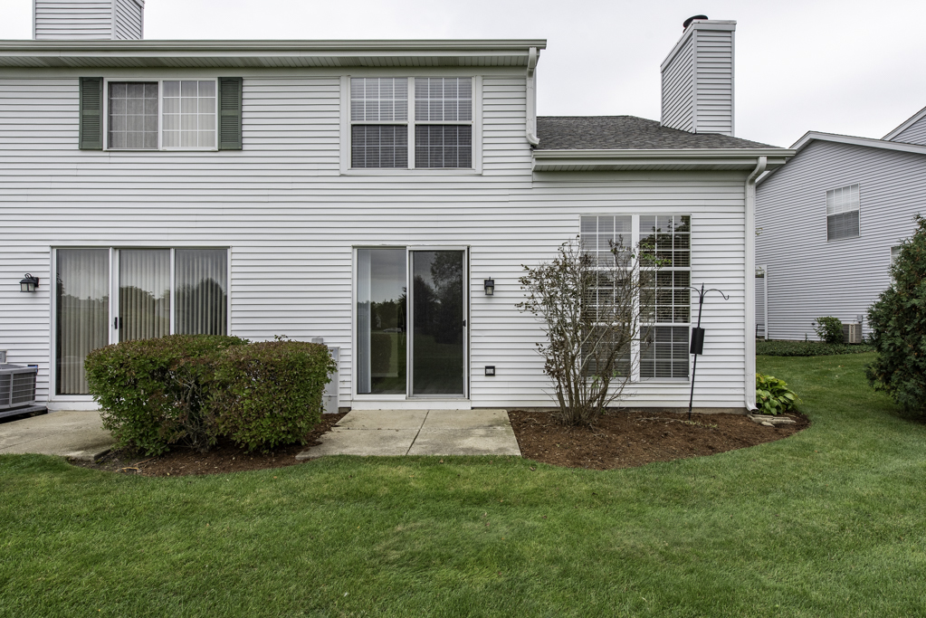 17876 W Braewick Road, Gurnee, IL 60031