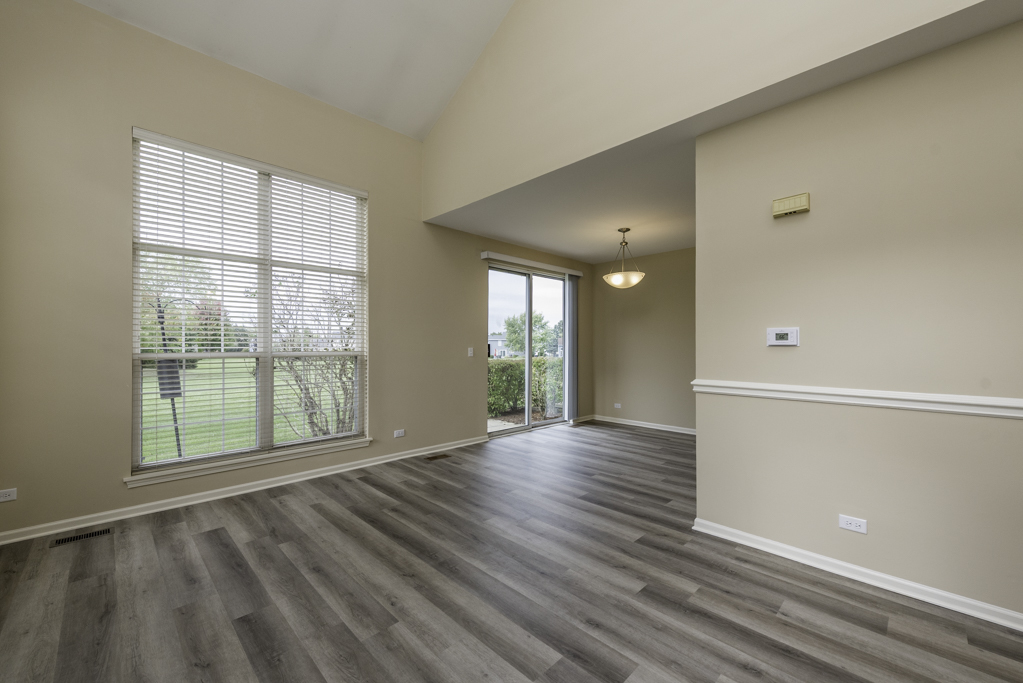 17876 W Braewick Road, Gurnee, IL 60031
