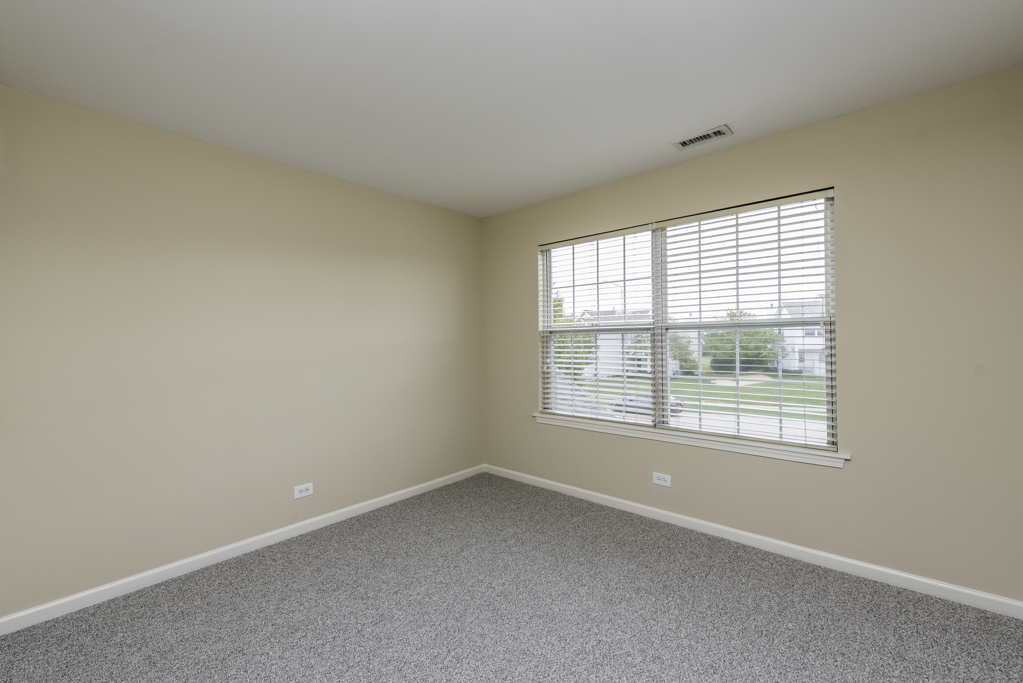 17876 W Braewick Road, Gurnee, IL 60031