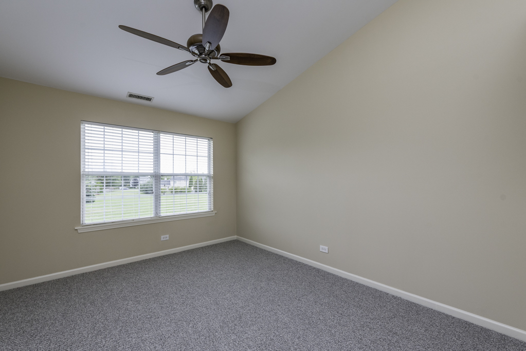 17876 W Braewick Road, Gurnee, IL 60031