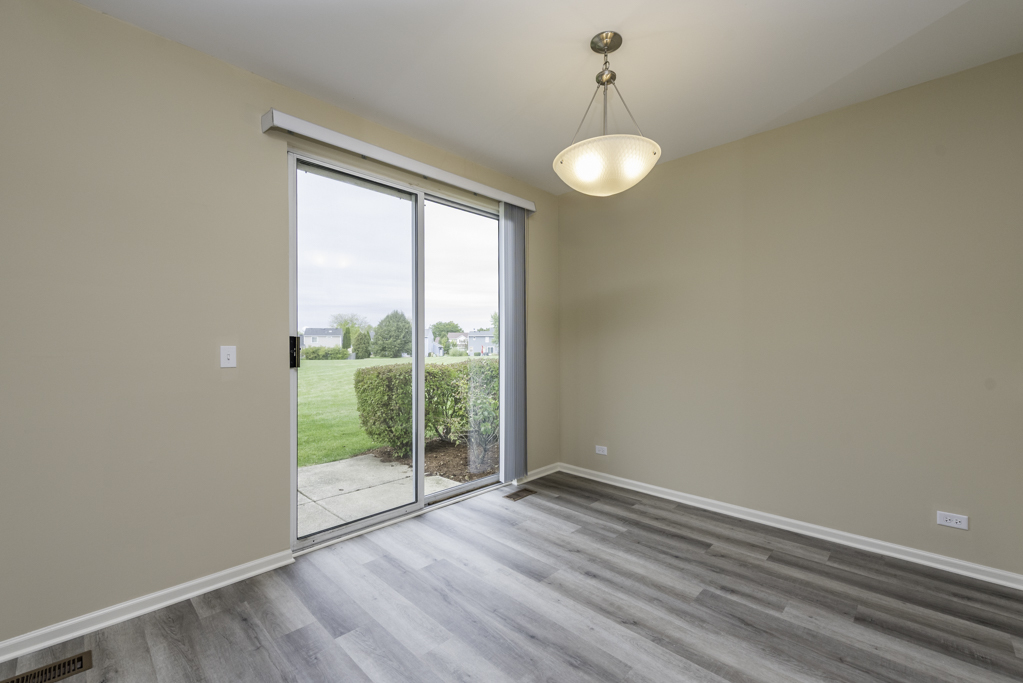 17876 W Braewick Road, Gurnee, IL 60031