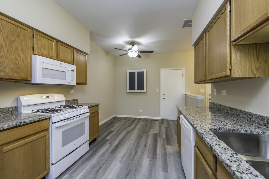 17876 W Braewick Road, Gurnee, IL 60031