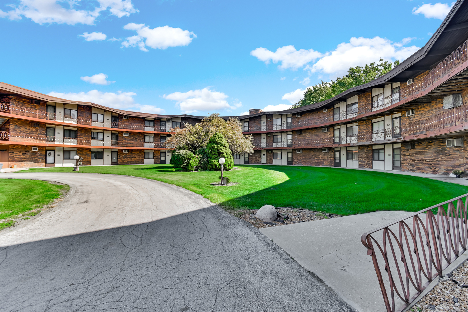 2306 Holiday Terrace #163, Lansing, IL 60438