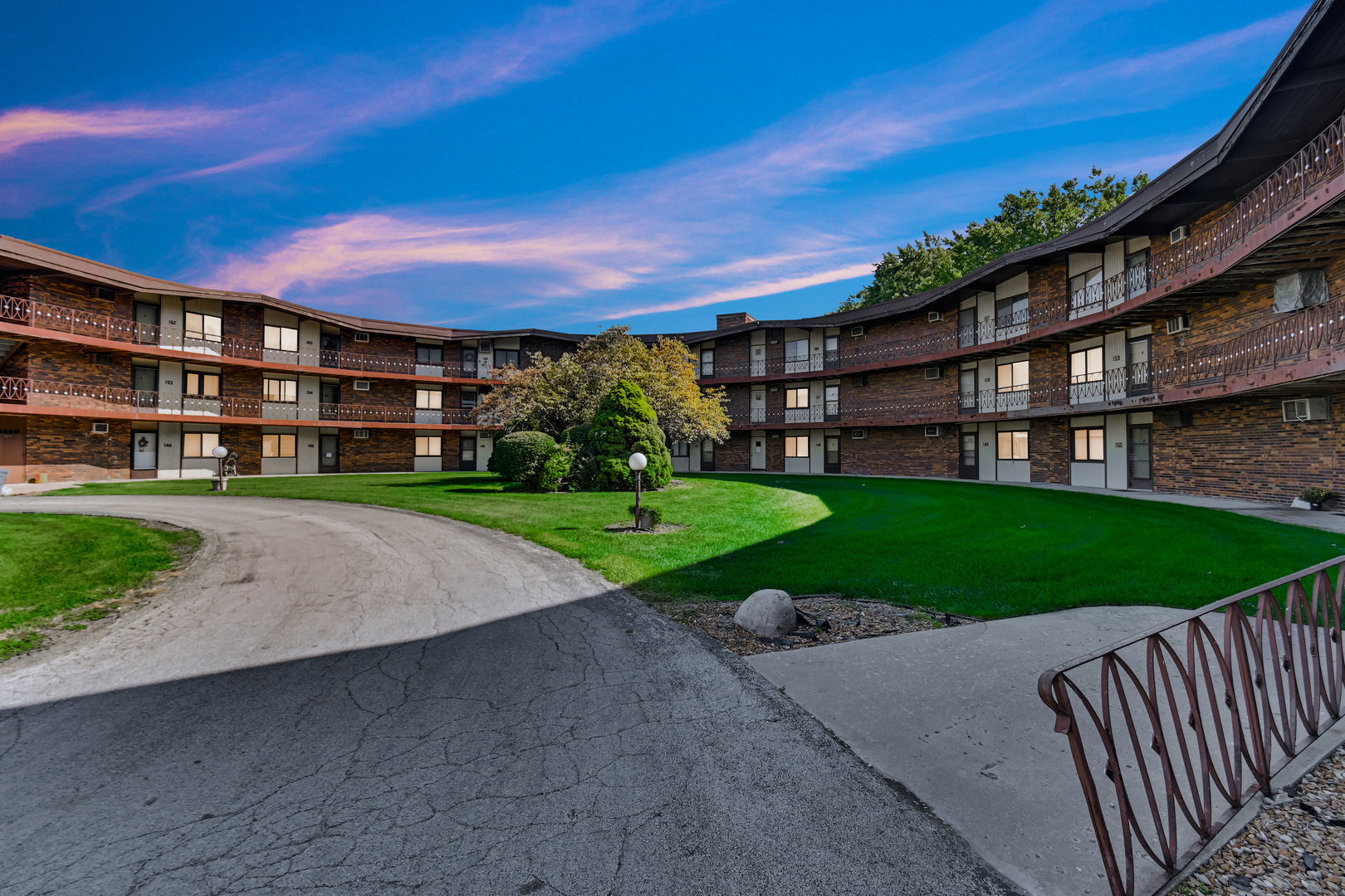 2306 Holiday Terrace #163, Lansing, IL 60438