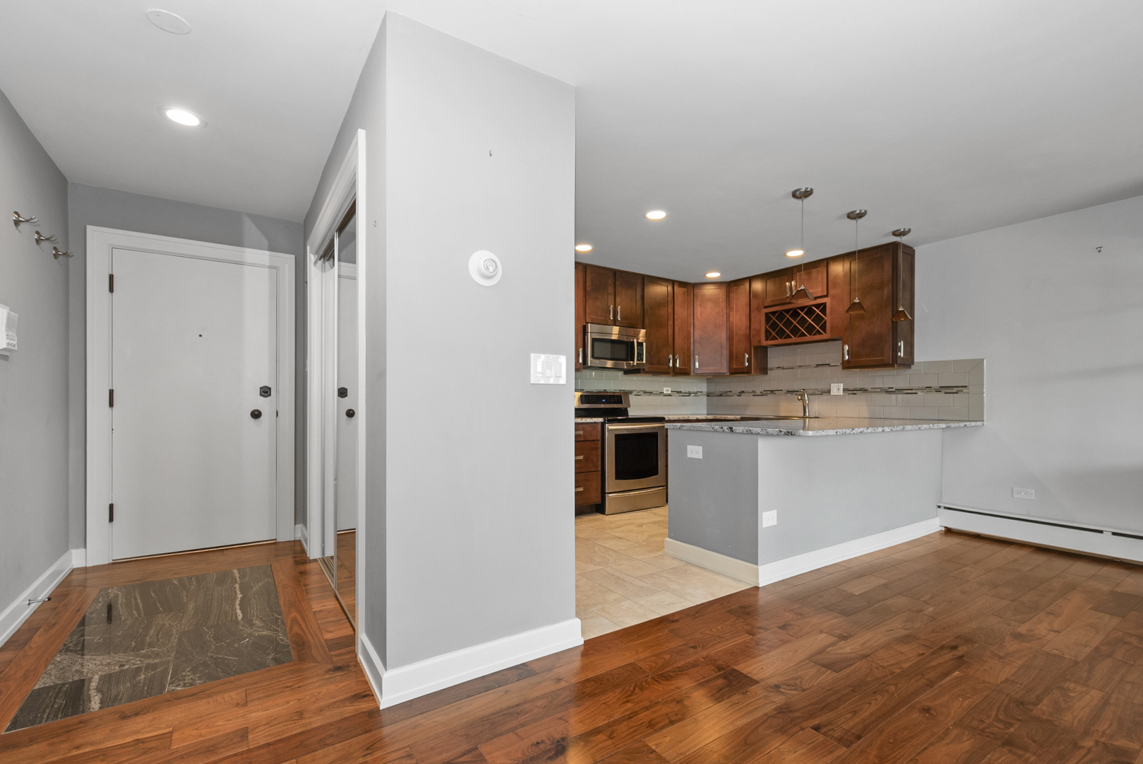 3939 Saratoga Avenue #E-214, Downers Grove, IL 60515