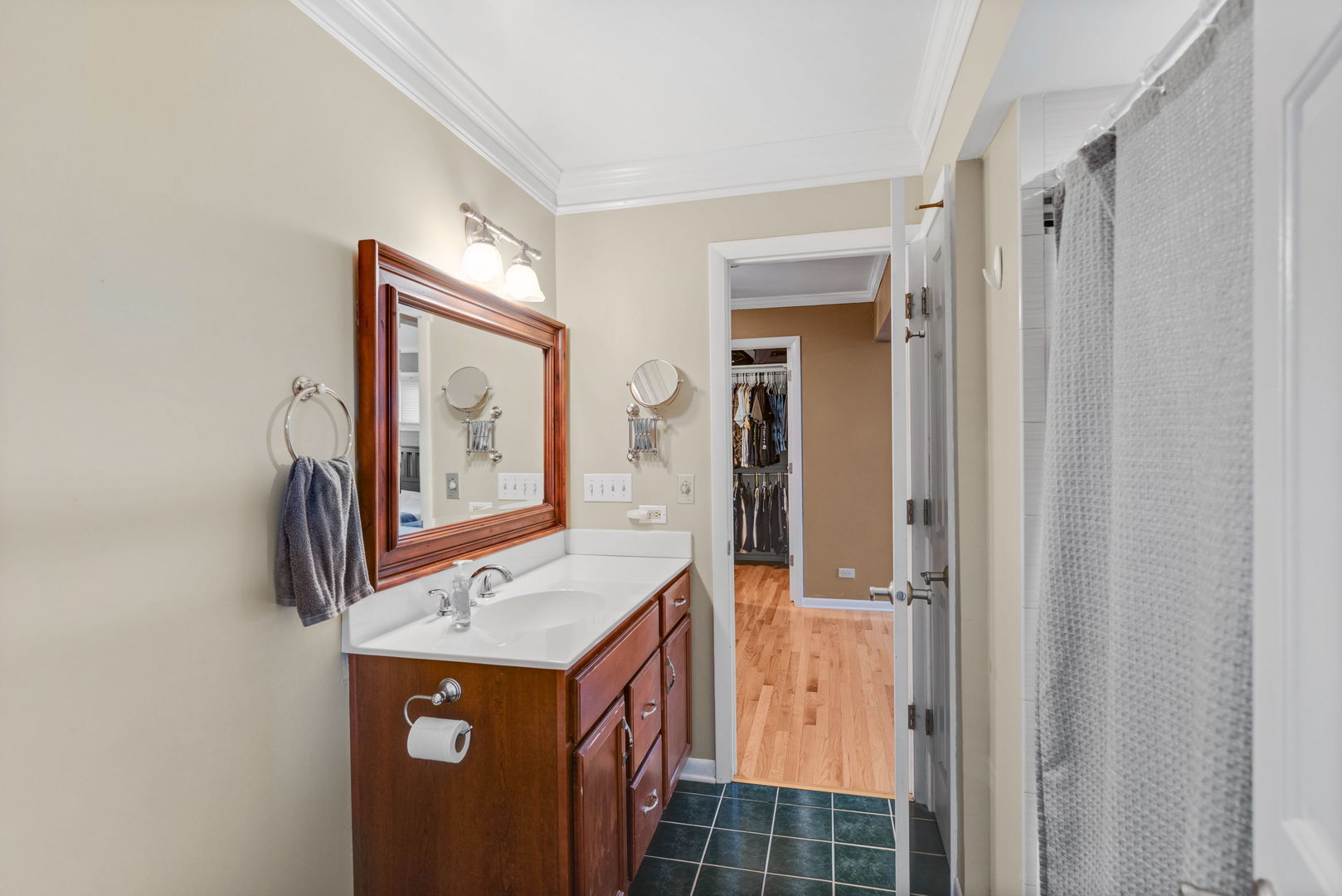 21056 W Sylvan Drive, Mundelein, IL 60060