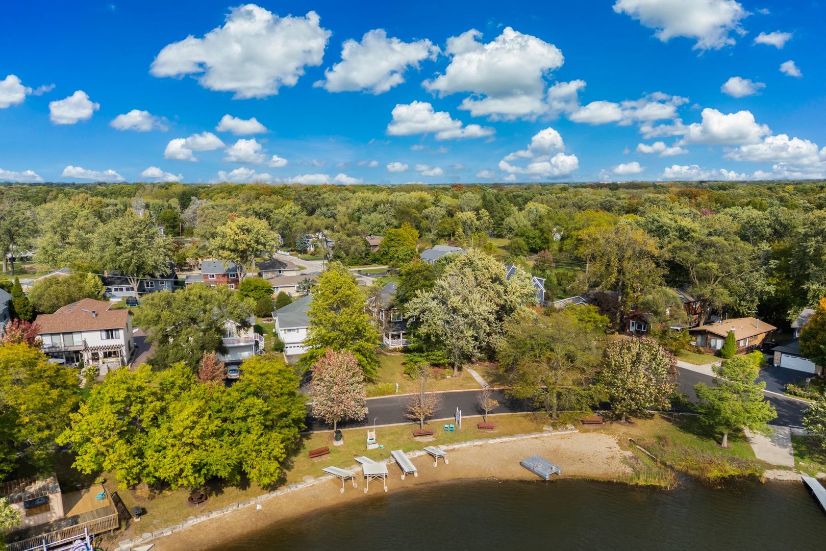 21056 W Sylvan Drive, Mundelein, IL 60060