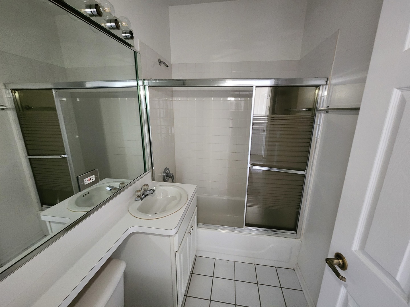 7000 S East End Avenue #303, Chicago, IL 60649