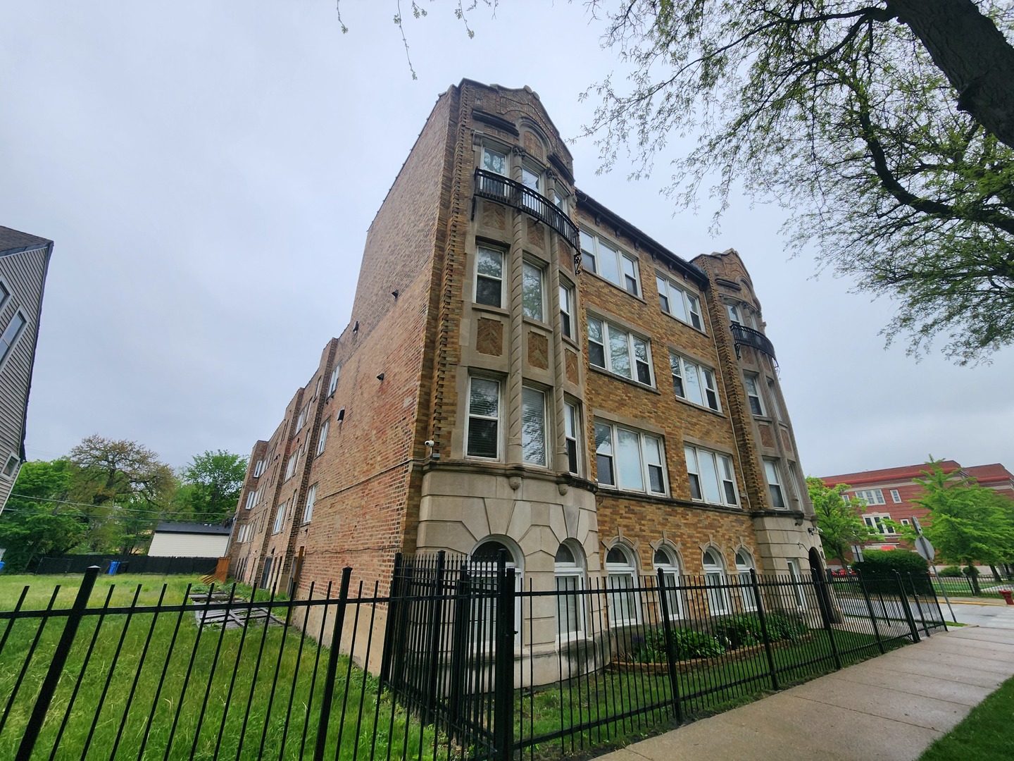 7000 S East End Avenue #303, Chicago, IL 60649