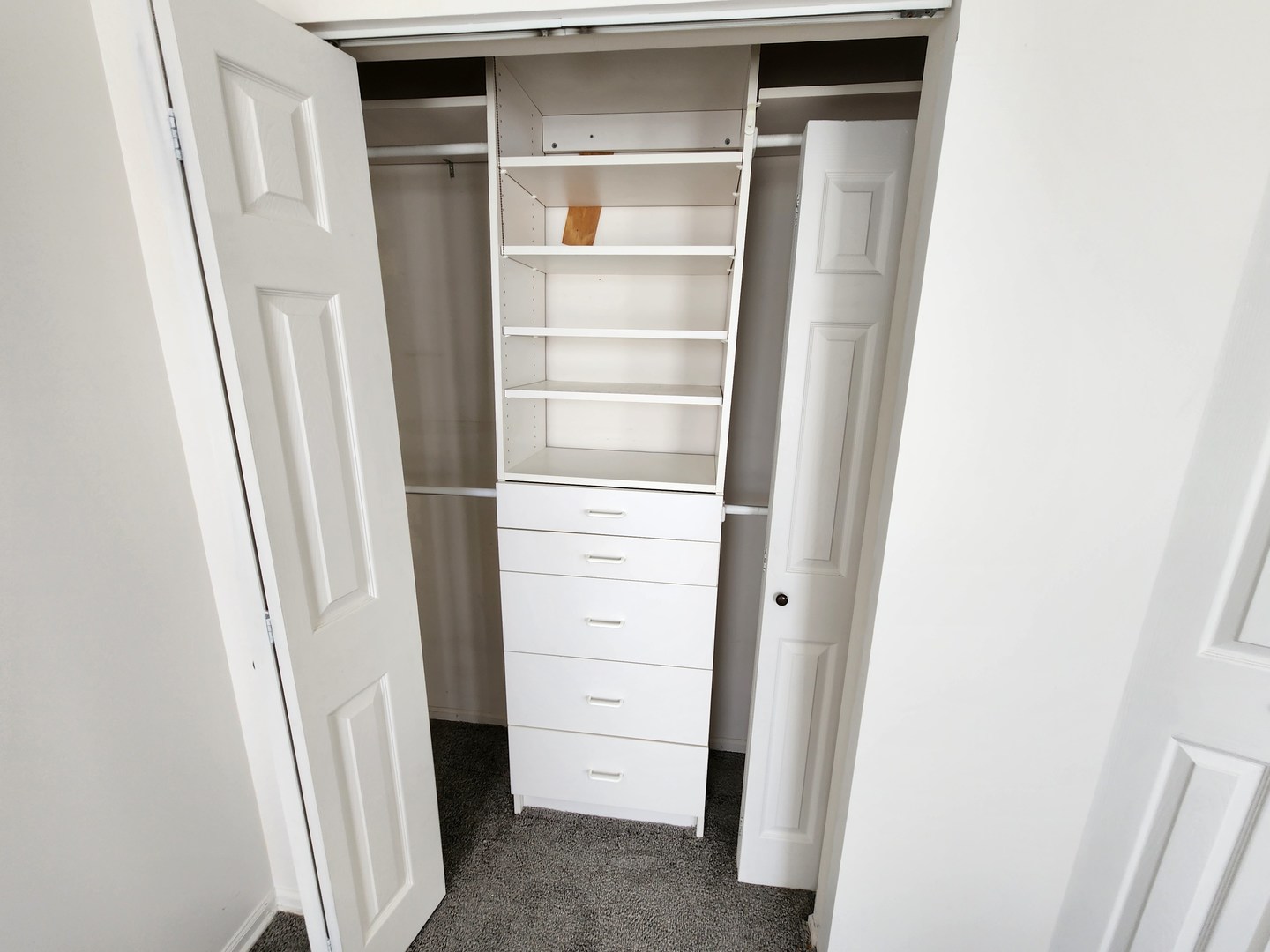 7000 S East End Avenue #303, Chicago, IL 60649