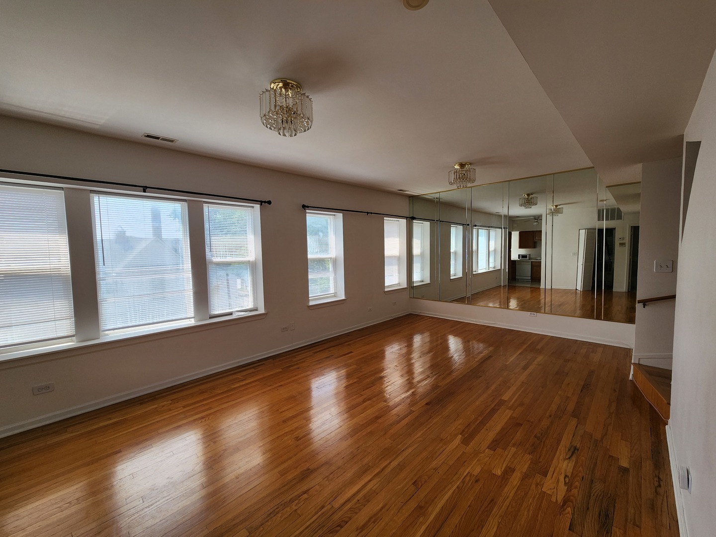 7000 S East End Avenue #303, Chicago, IL 60649