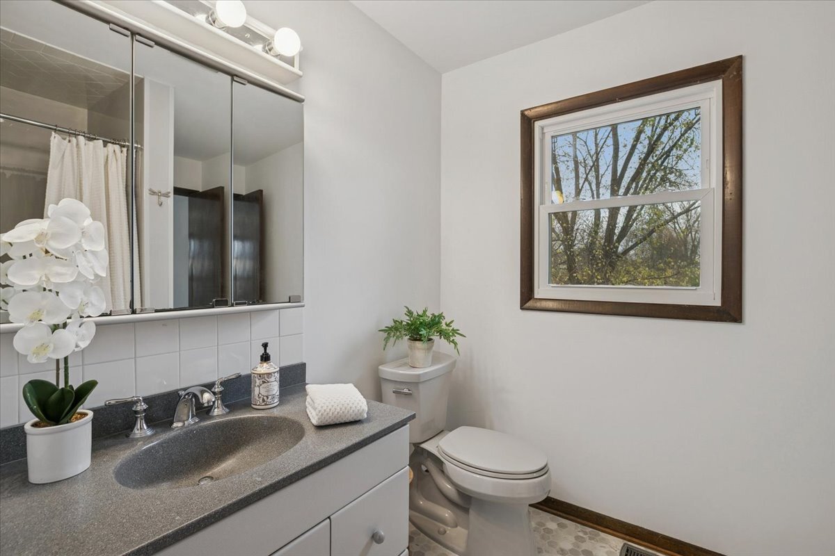 Libertyville, IL 60045