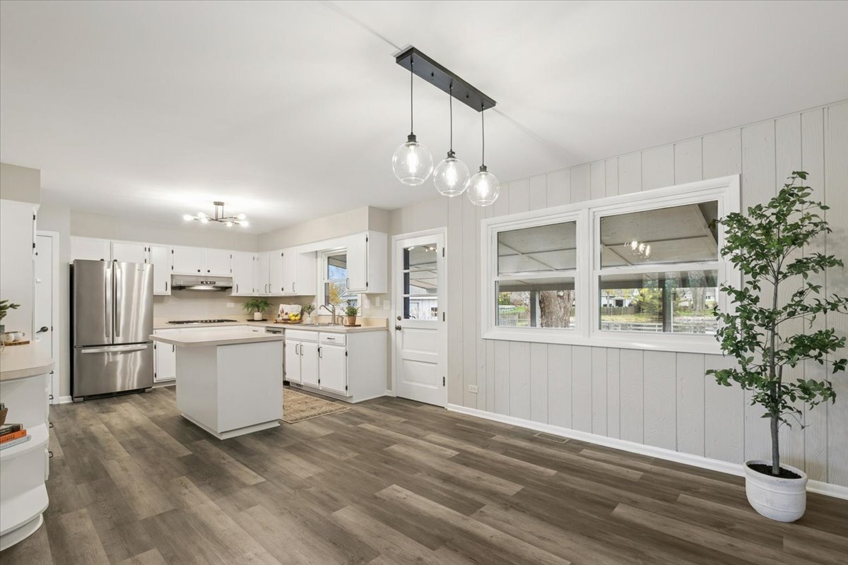 Libertyville, IL 60045