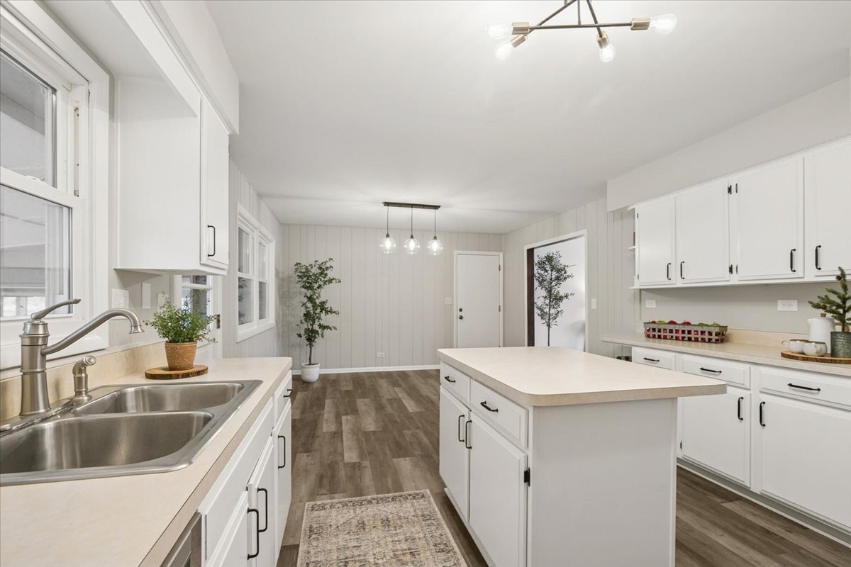 Libertyville, IL 60045