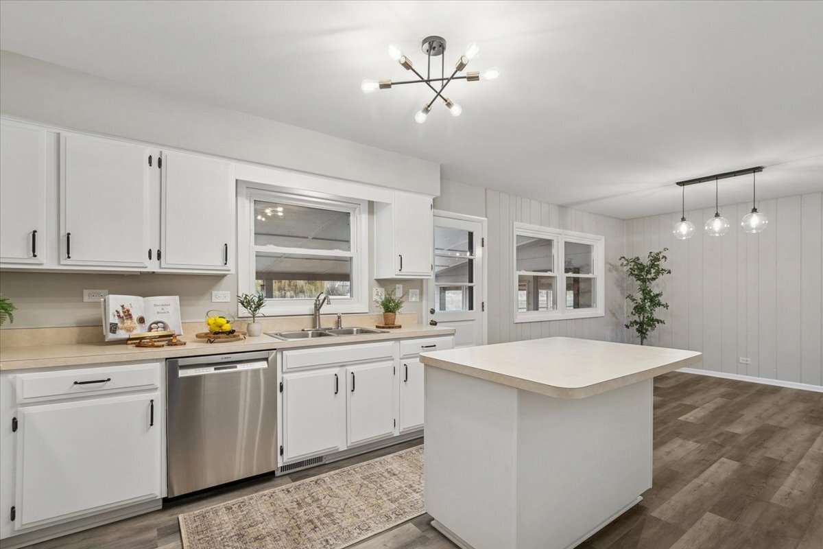 Libertyville, IL 60045