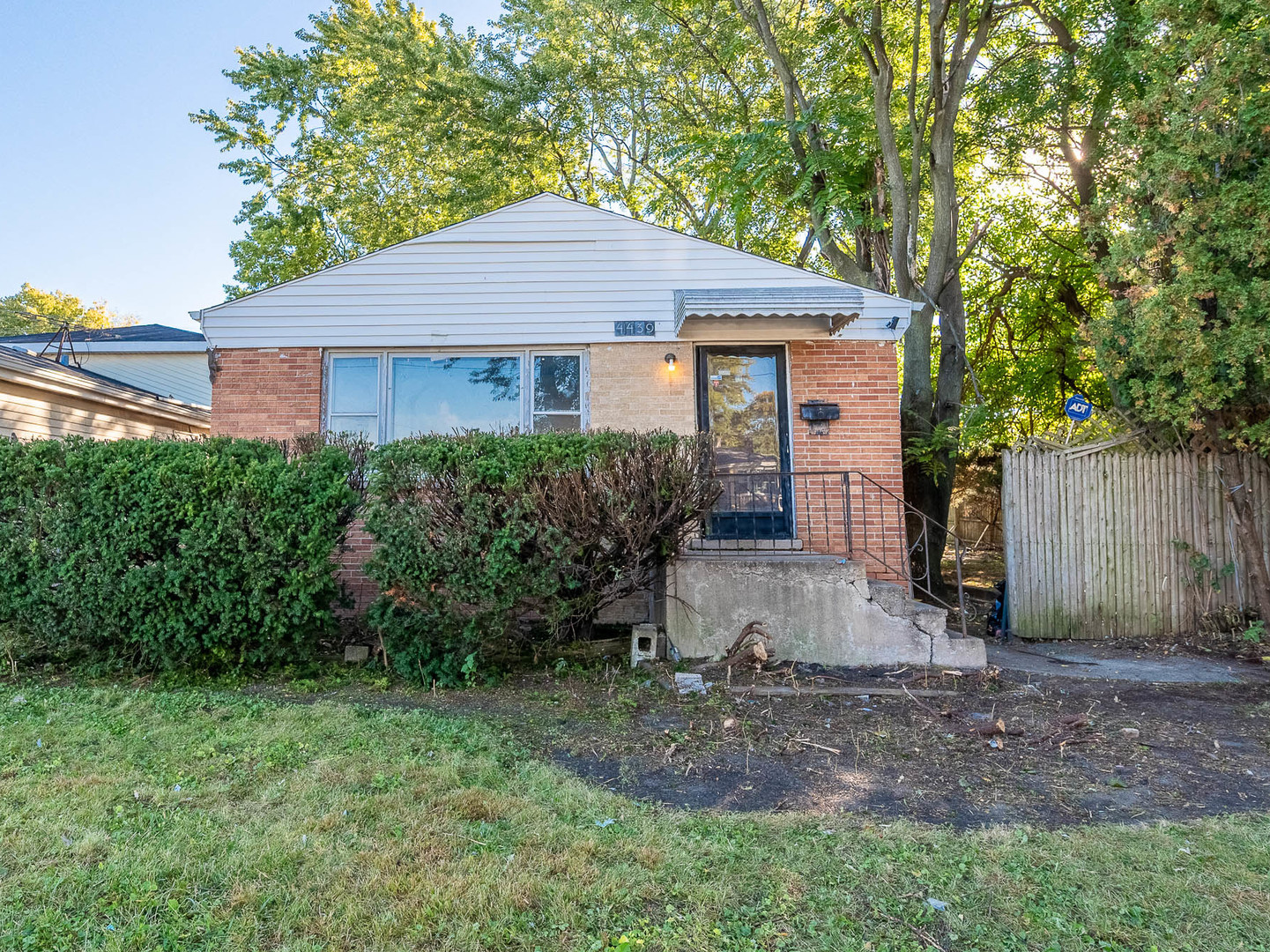 4439 S Lawler Avenue, Chicago, IL 60638