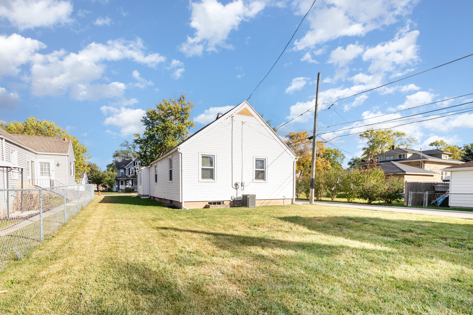 644 Lavoie Avenue, Elgin, IL 60120