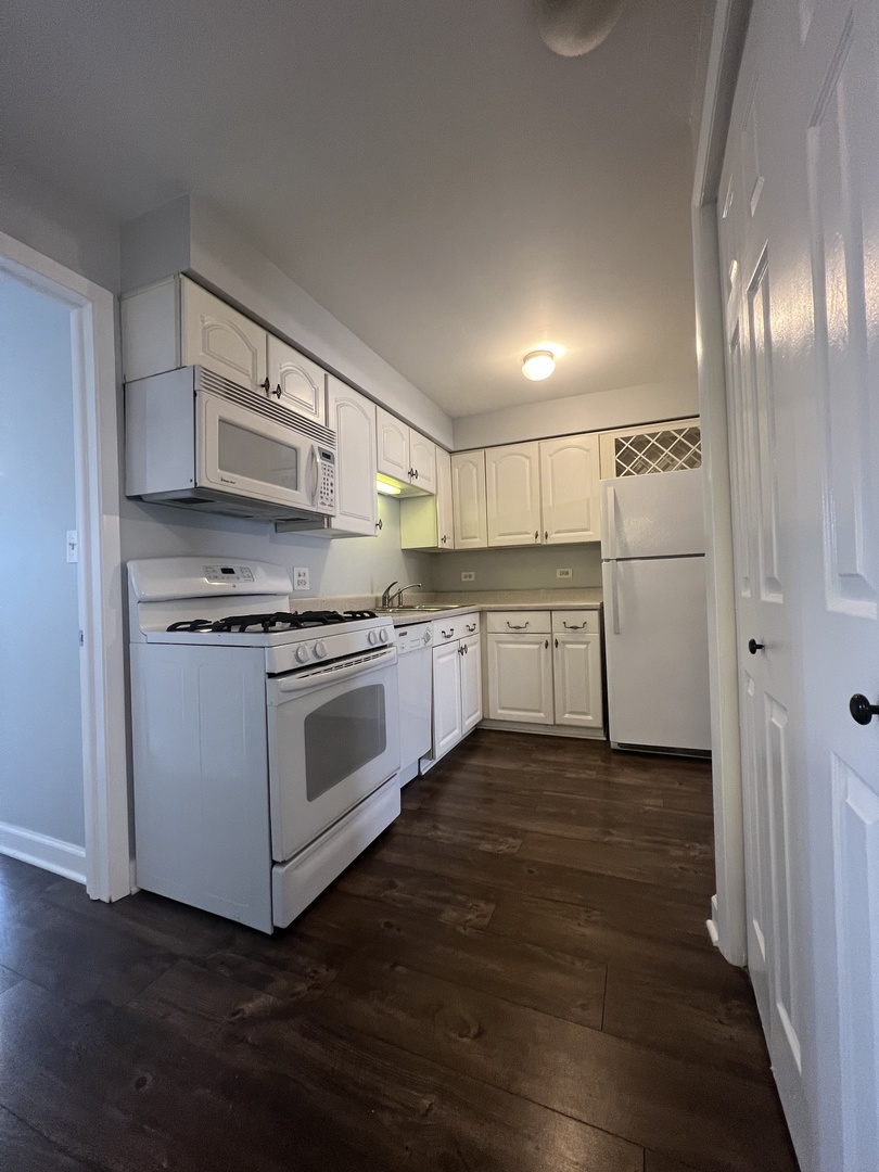 1353 Perry Street #2, Des Plaines, IL 60016