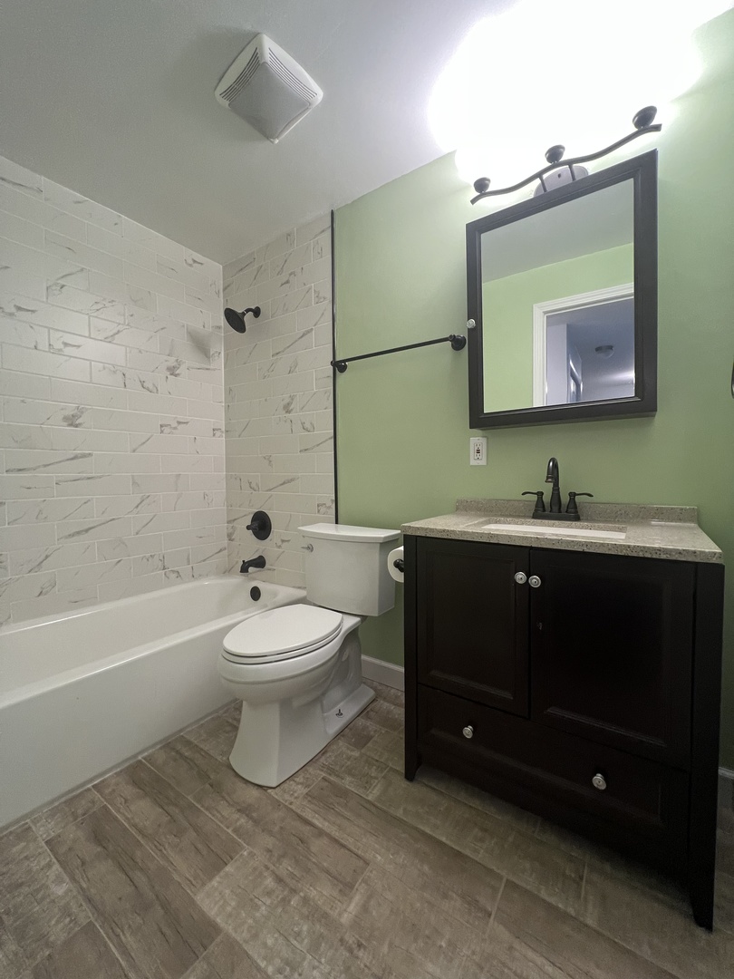 1353 Perry Street #2, Des Plaines, IL 60016