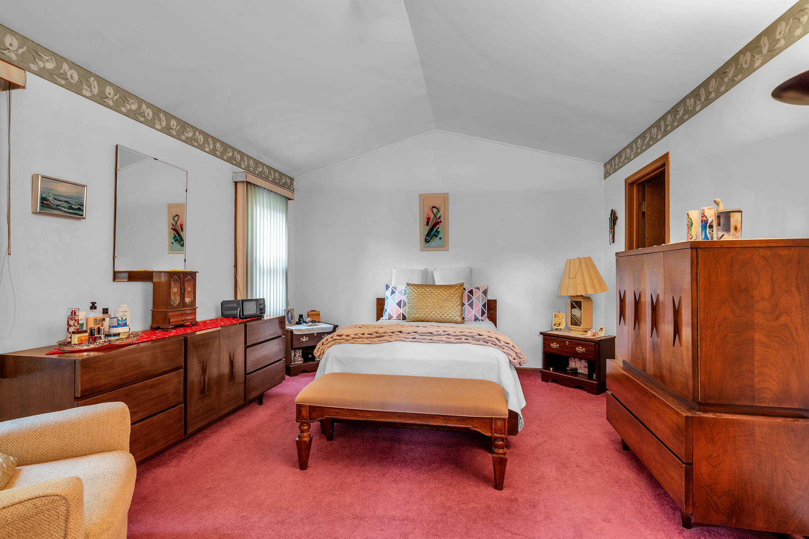 216 Timber Oaks Drive, North Aurora, IL 60542