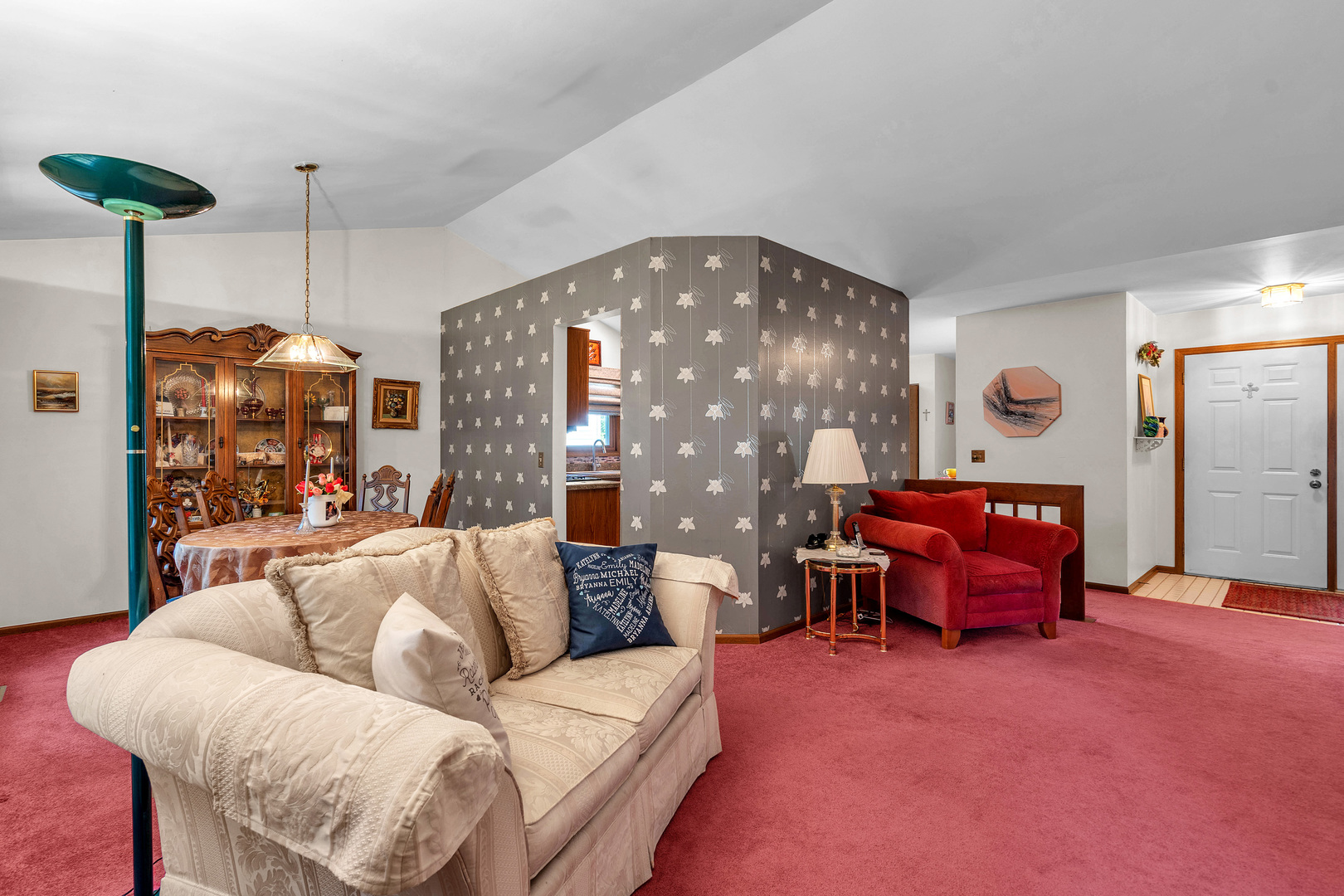 216 Timber Oaks Drive, North Aurora, IL 60542