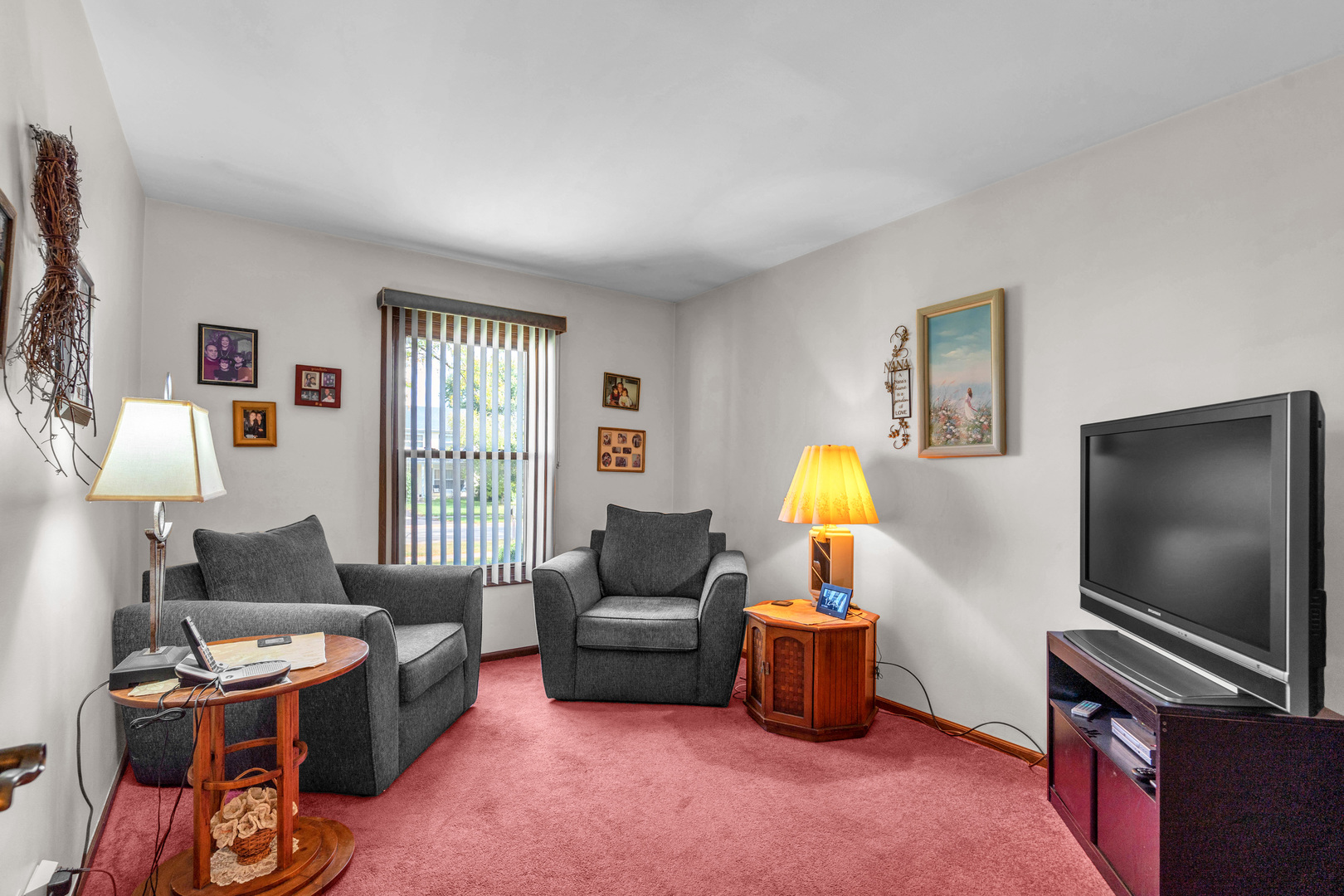 216 Timber Oaks Drive, North Aurora, IL 60542