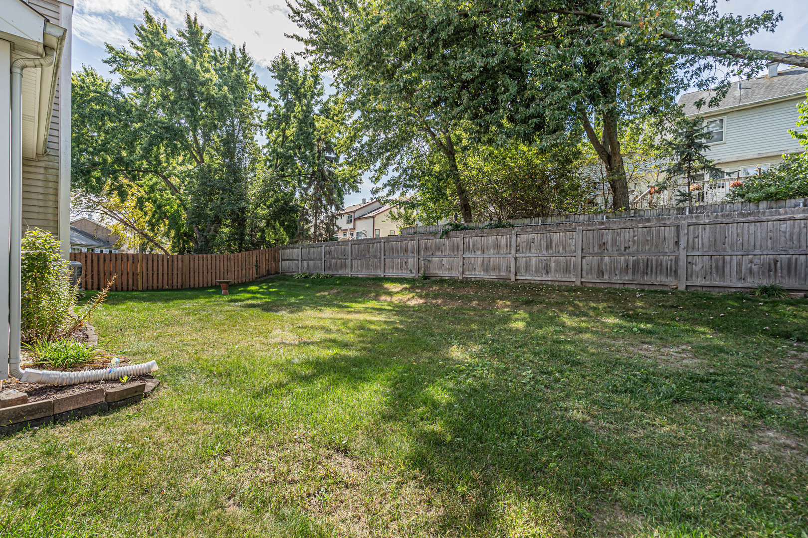 216 Timber Oaks Drive, North Aurora, IL 60542