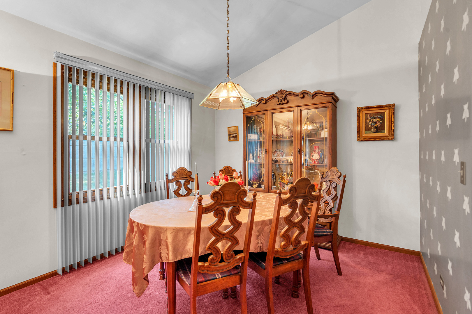 216 Timber Oaks Drive, North Aurora, IL 60542