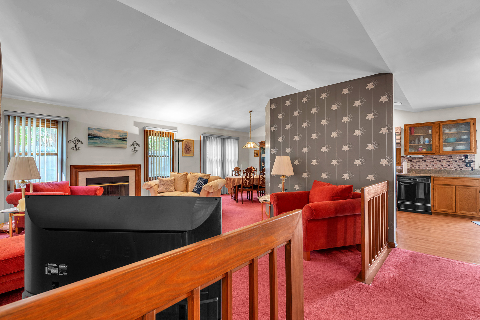 216 Timber Oaks Drive, North Aurora, IL 60542