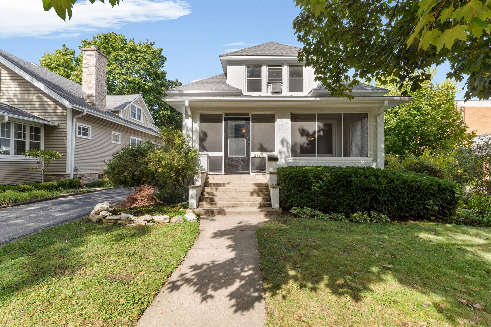 212 Elm Court, Libertyville, IL 60048