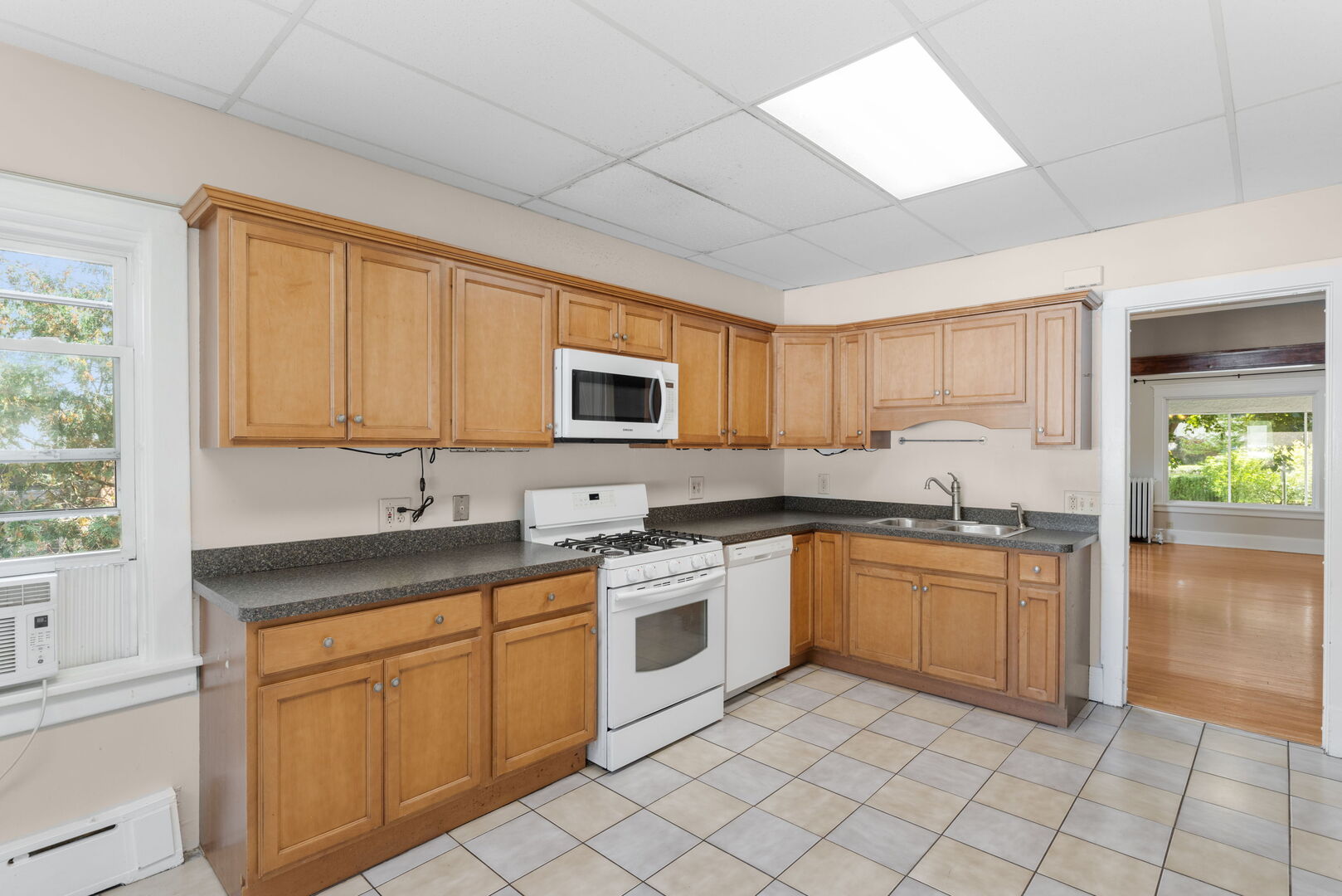 212 Elm Court, Libertyville, IL 60048