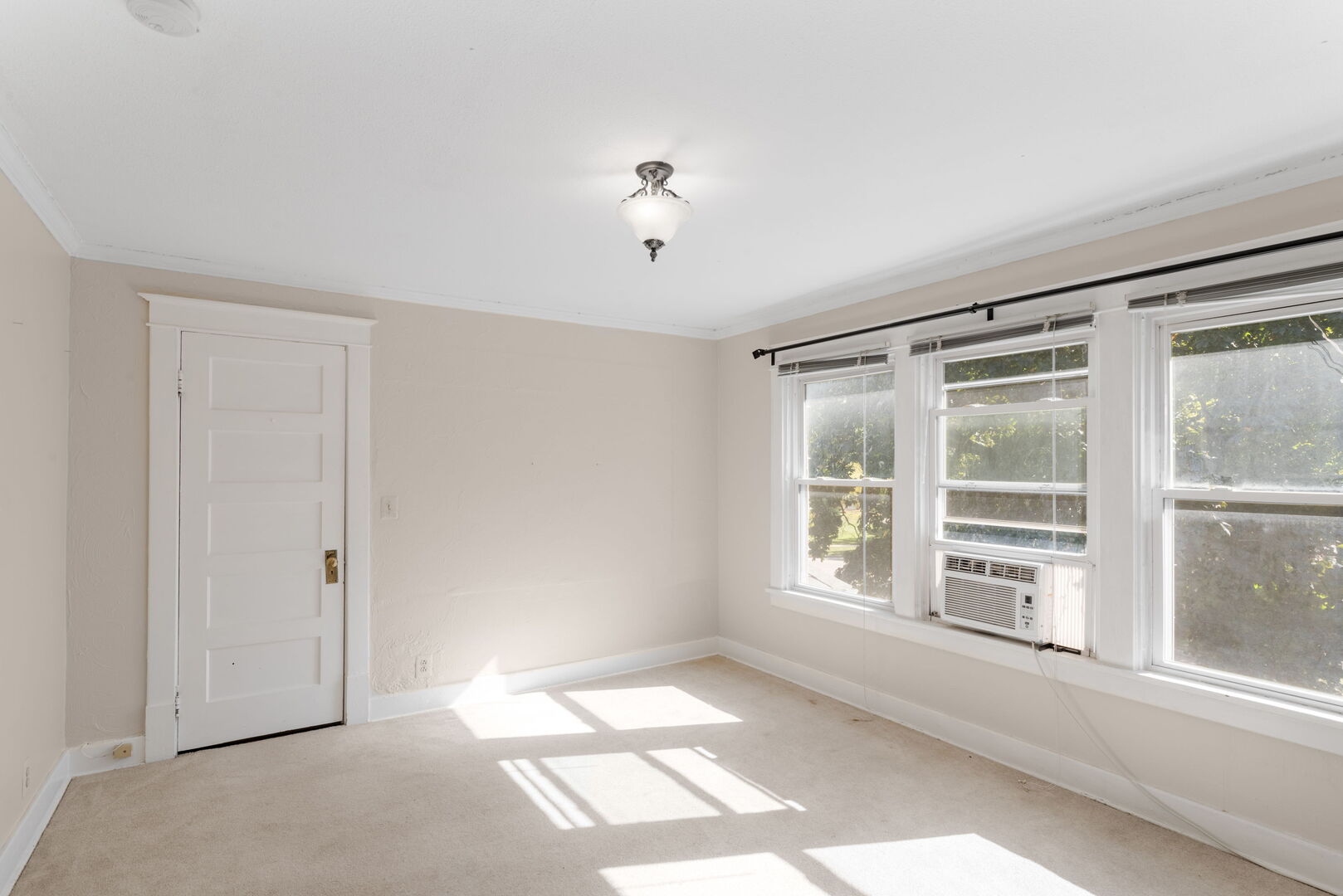 212 Elm Court, Libertyville, IL 60048