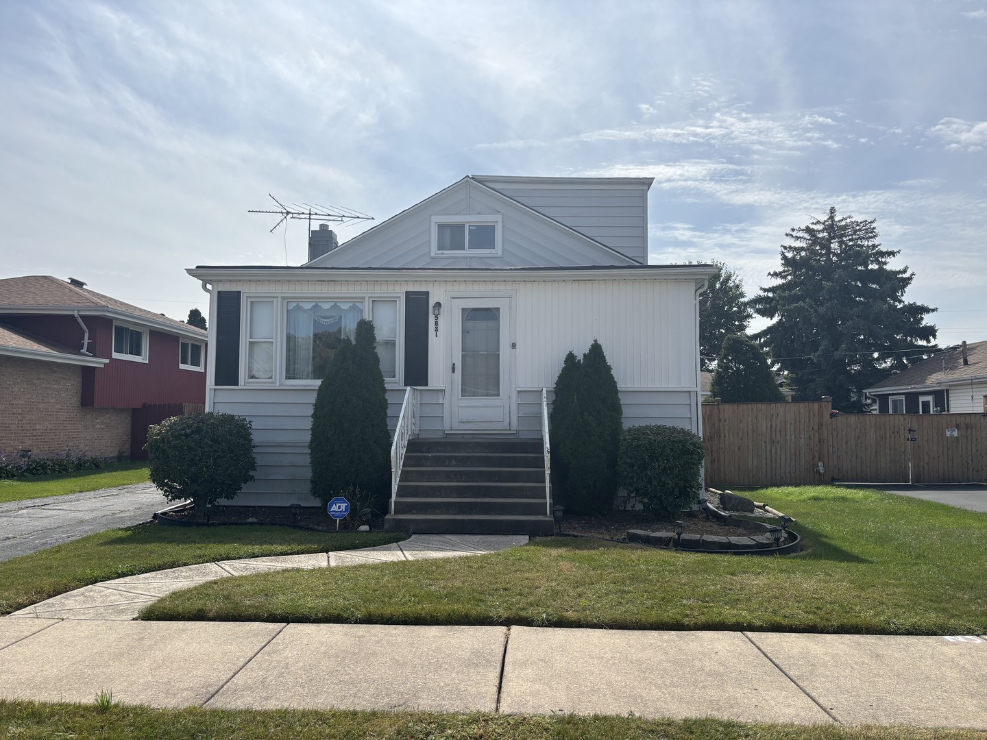 5831 W 89th Street, Oak Lawn, IL 60453