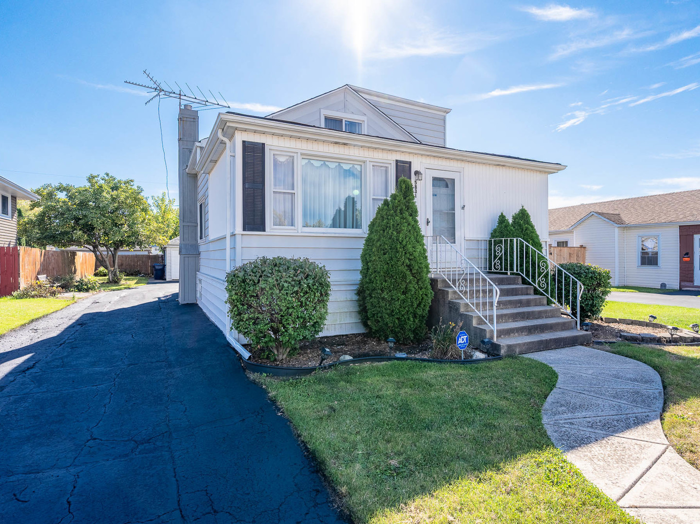 5831 W 89th Street, Oak Lawn, IL 60453