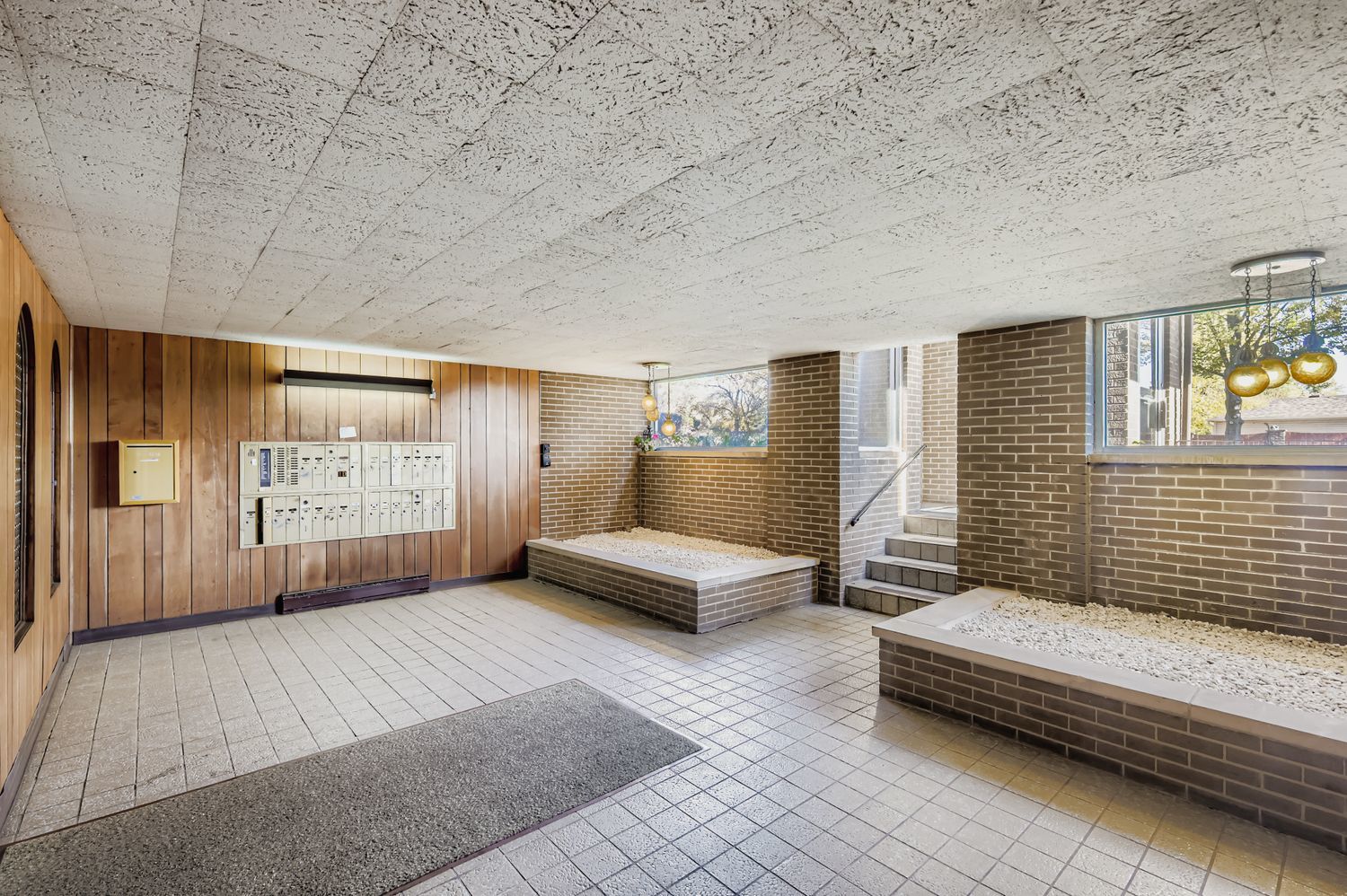 10048 S Pulaski Road #1E, Oak Lawn, IL 60453