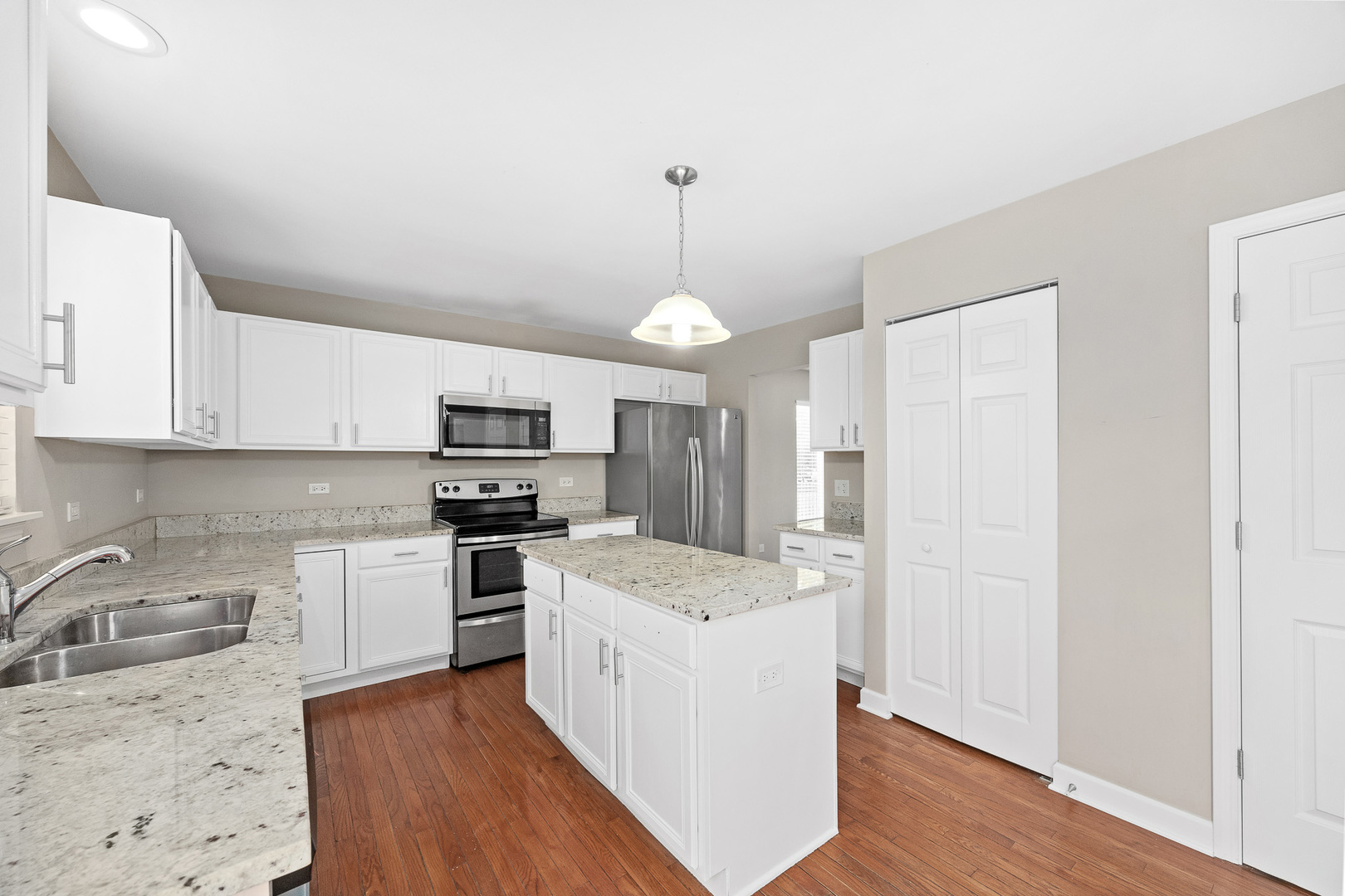 353 Foster Way, Bolingbrook, IL 60440