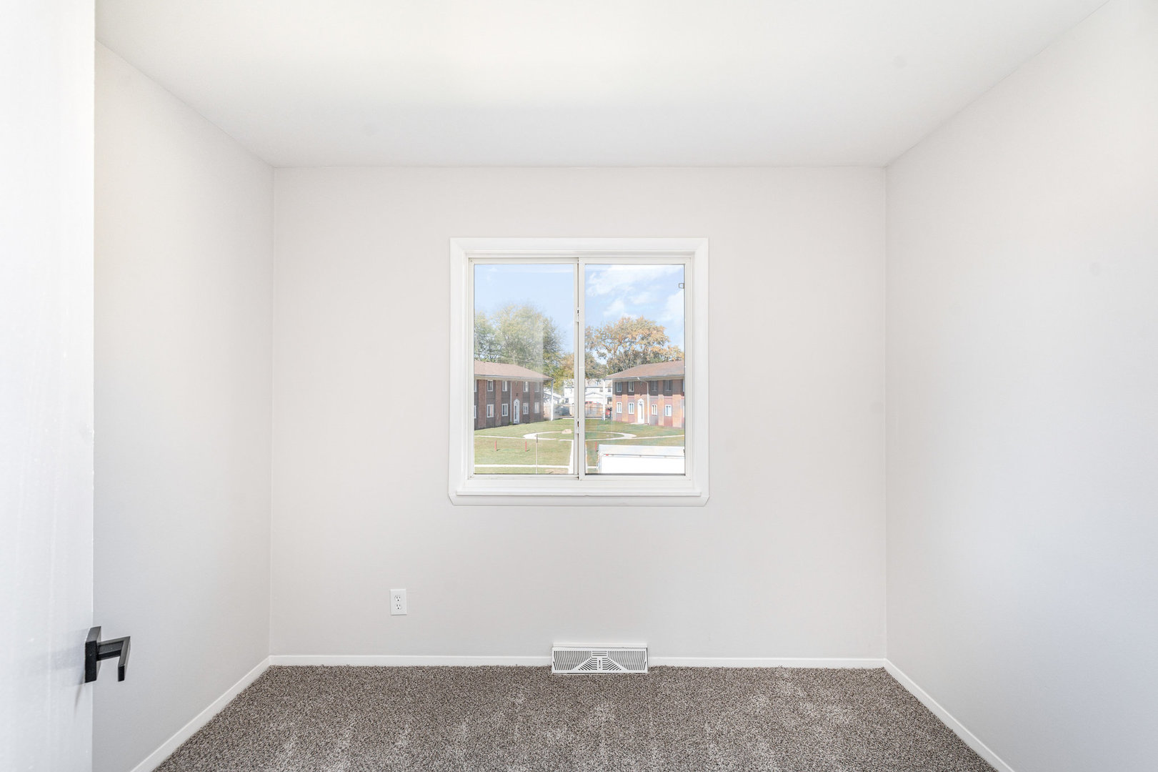 1388 Monomoy Street #B, Aurora, IL 60506