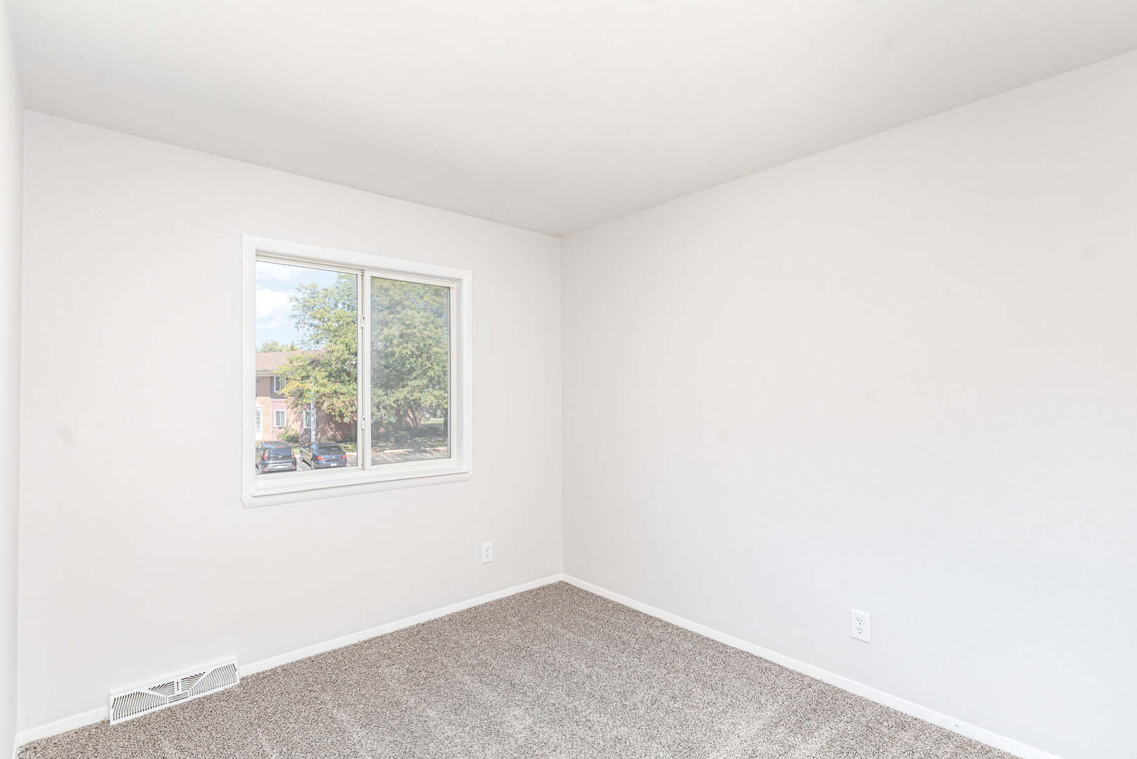 1388 Monomoy Street #B, Aurora, IL 60506