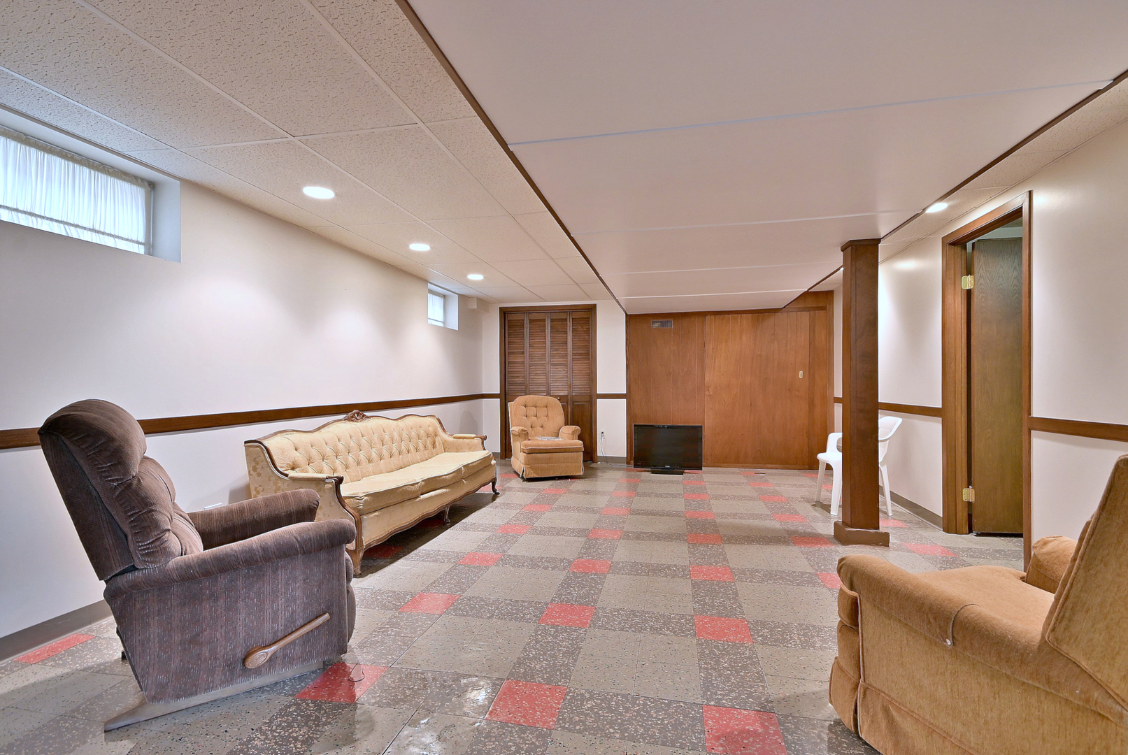 8144 N Osceola Avenue, Niles, IL 60714