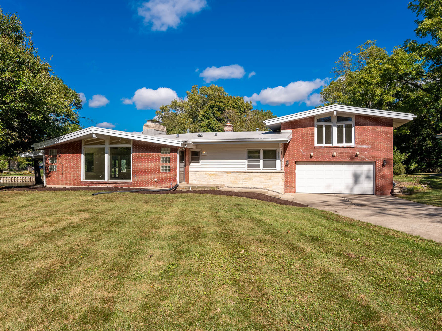 328 Walnut Lane, Oak Brook, IL 60523